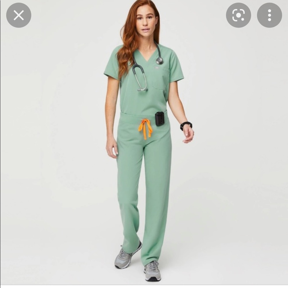 Figs scrubs in perfect condition - XS top and bottom